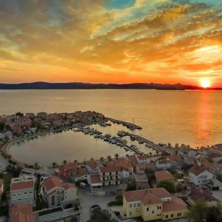 In With Adriatic Views Σπίτι διακοπών *