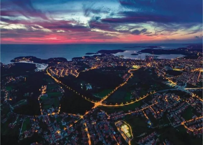 In With Adriatic Views Vikendica *