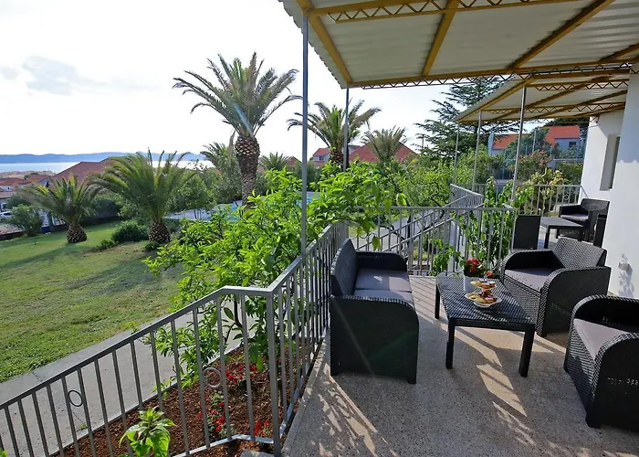 בית נופש In With Adriatic Views *