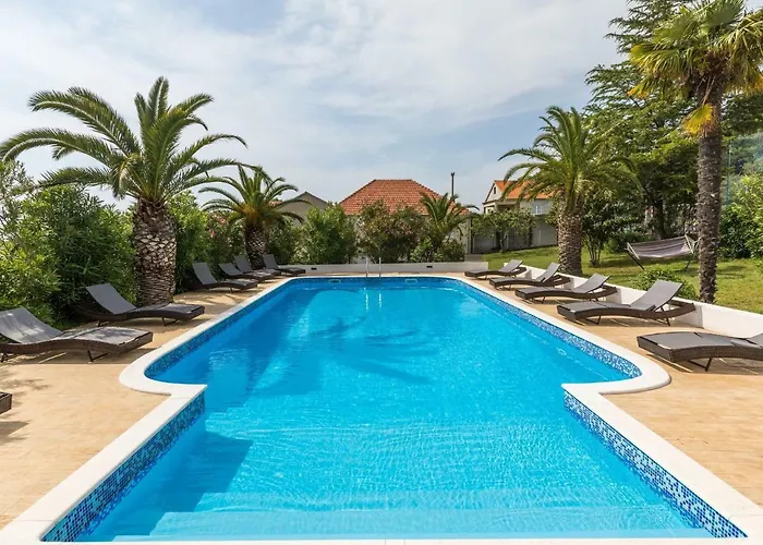 בית נופש In With Adriatic Views *