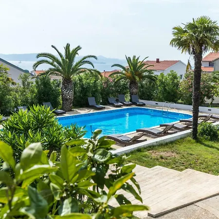 In With Adriatic Views Dom wakacyjny